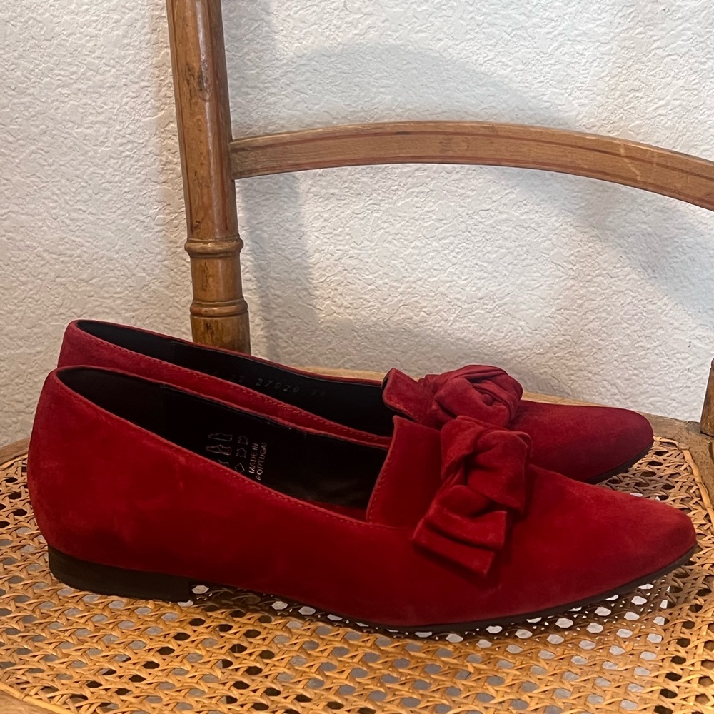 Ateliers Thea Red Suede Loafers with Knotted Bow Detail - Picture 6 of 9
